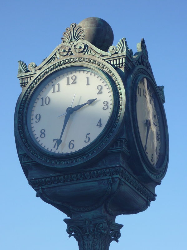 Four-faced, 16-foot-tall timepiece of Ginsburg Clock