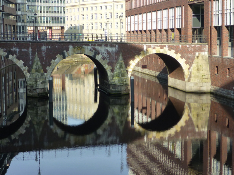 Ellerntorsbruecke over Herrengrabenfleet