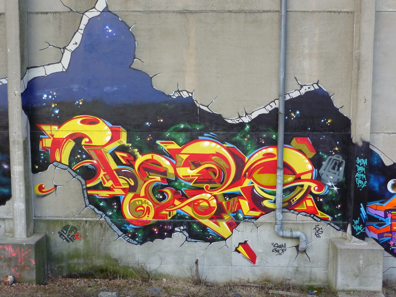 Spraypainted wall in Hamburg' HafenCity
