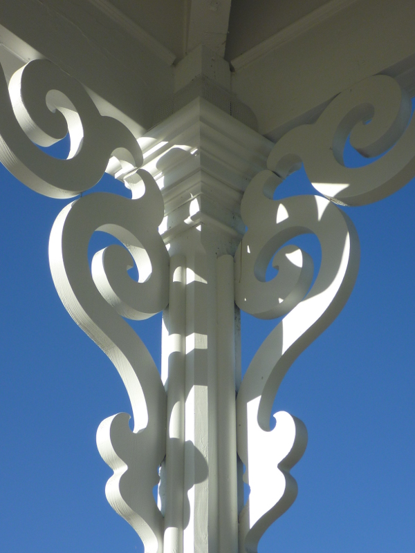 Woodwork of the Lake Mansion architecture